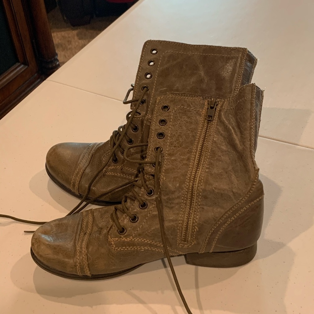 Steve Madden Grey leather (short boots)